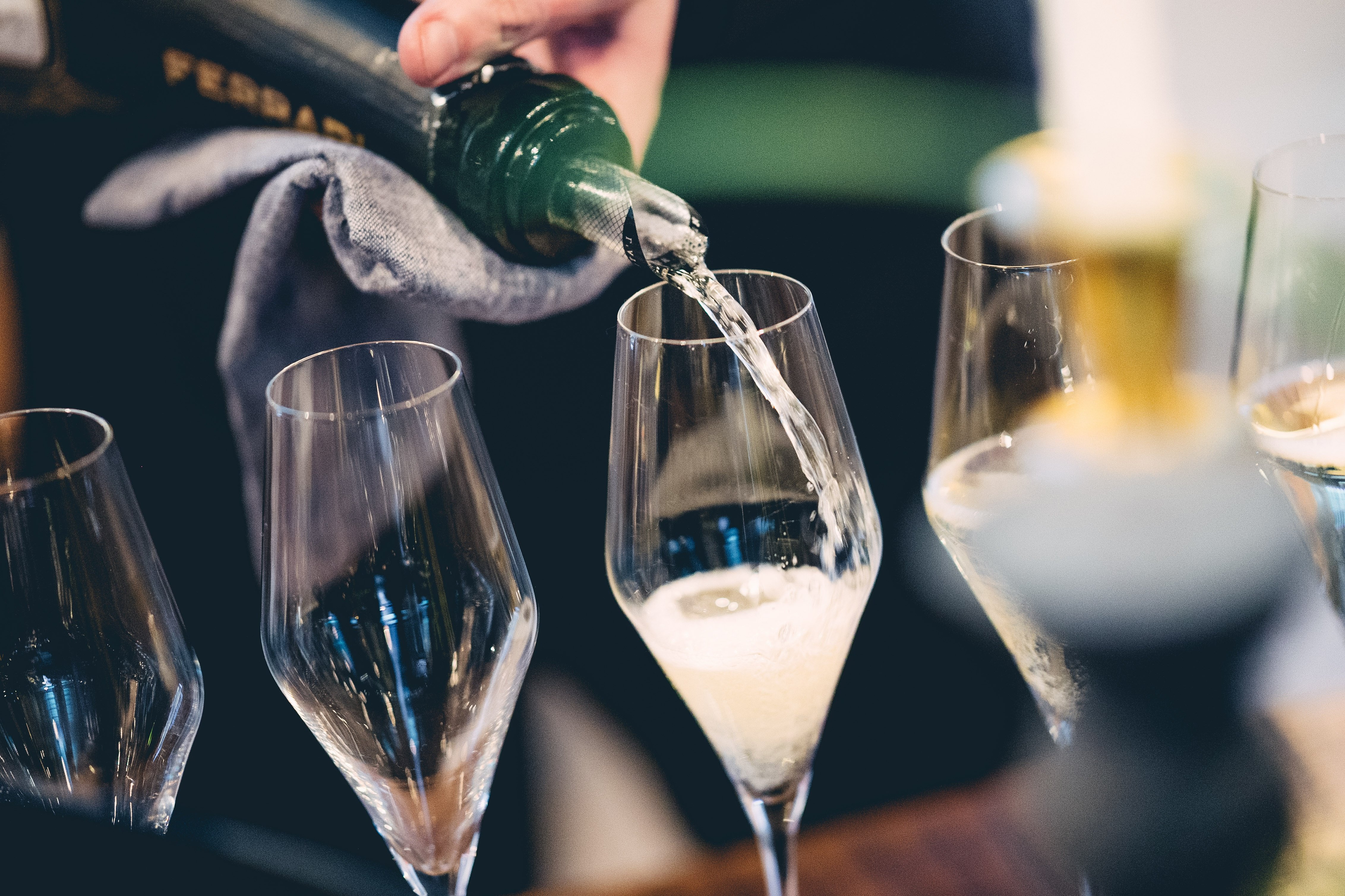 Волшебные пузырьки: дегустация шампанского и других игристых к Новому году